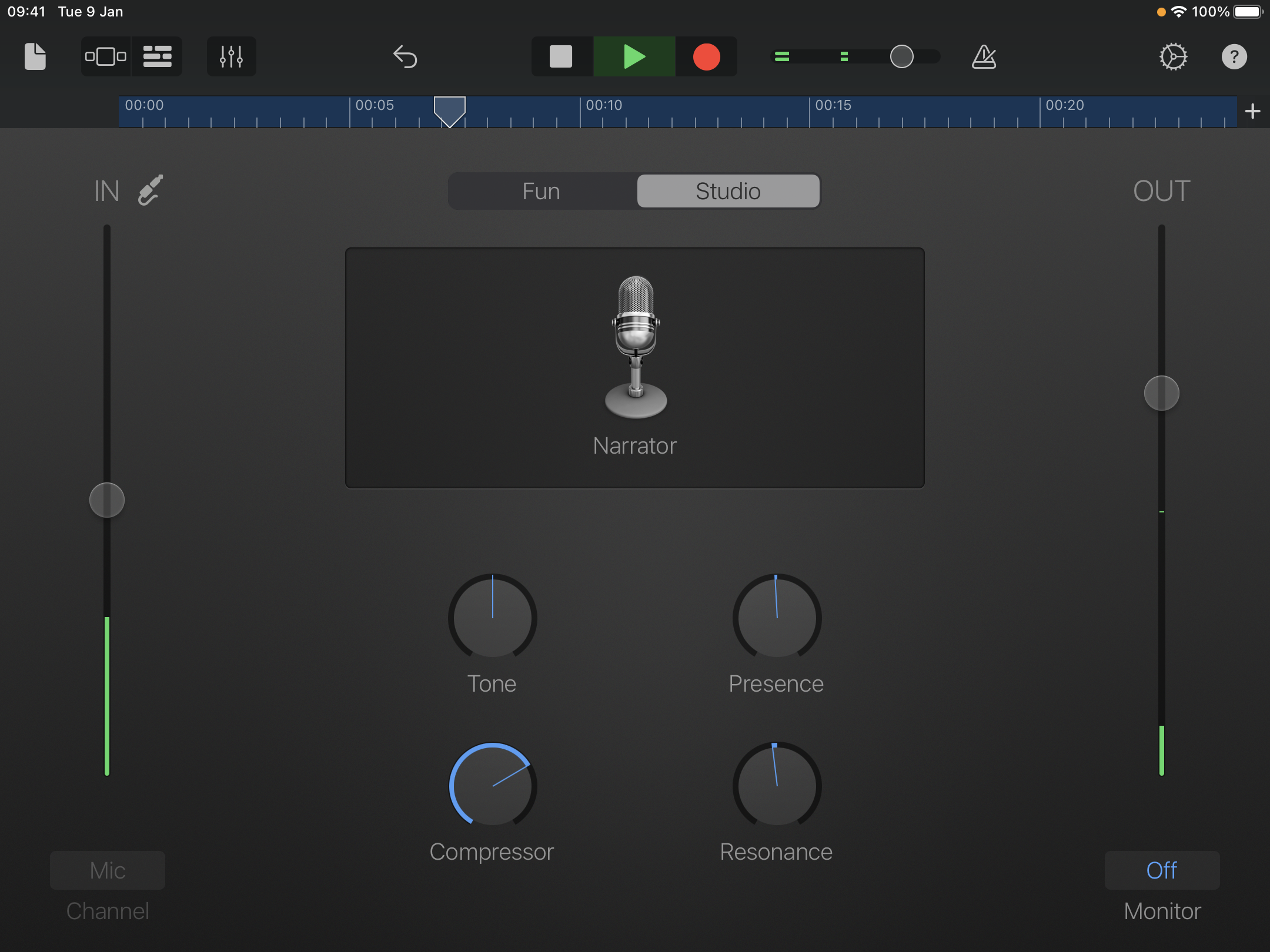 Screenshot from GarageBand for iPad. The Audio Recorder is open, and the ‘Narrator’ mic preset has been chosen. 
